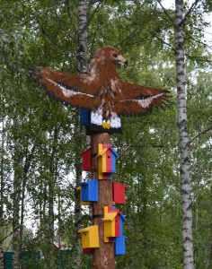 Knivstaån totempåle fågelholk