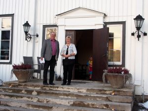 Hugg din egen gran - en spännande upplevelse för både stora och små.