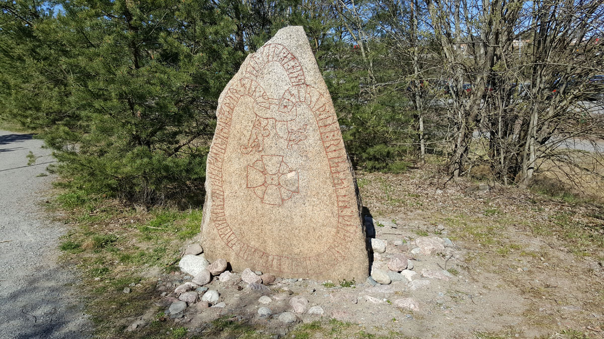 Runstenar Historiska platser i Knivsta Estrids sten vid Knivstaån