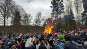Valborgsfirande vid Särstabadet, Knivsta