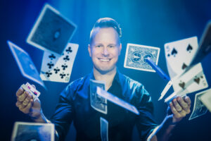 Föreställning i Knivsta: "Vackra lögner" - MAGI med Johan Ståhl vinnaren av Talang 2021!